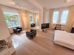 VERMIETET! Koffer auspacken und zu Hause sein! Groß + Stylisch – ein tolles Studio! 1 Zimmer + sep. Wohnküche + Terrasse – Top Lage Sachsenhausen