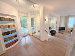 VERMIETET! Koffer auspacken und zu Hause sein! Groß + Stylisch – ein tolles Studio! 1 Zimmer + sep. Wohnküche + Terrasse – Top Lage Sachsenhausen