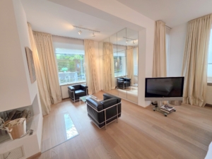 VERMIETET! Koffer auspacken und zu Hause sein! Groß + Stylisch – ein tolles Studio! 1 Zimmer + sep. Wohnküche + Terrasse – Top Lage Sachsenhausen