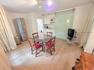 VERMIETET! Koffer auspacken und zu Hause sein! Groß + Stylisch – ein tolles Studio! 1 Zimmer + sep. Wohnküche + Terrasse – Top Lage Sachsenhausen