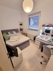 VERMIETET! Ideal für Familie oder auch WG! Top neu saniert in 2015! 4 Zimmer + 2 Bäder – zentral in Langen