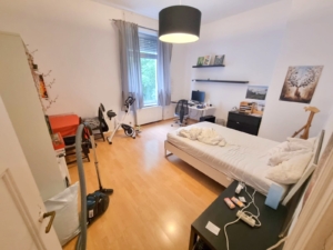 VERMIETET! Altbaucharme! Große 1- Zimmerwohnung mit Wohnküche + Wohndiele – ruhig und zentral in Rödelheim