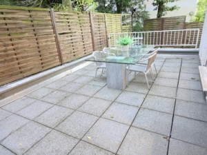 VERMIETET! Koffer auspacken und zu Hause sein! Groß + Stylisch – ein tolles Studio! 1 Zimmer + sep. Wohnküche + Terrasse – Top Lage Sachsenhausen
