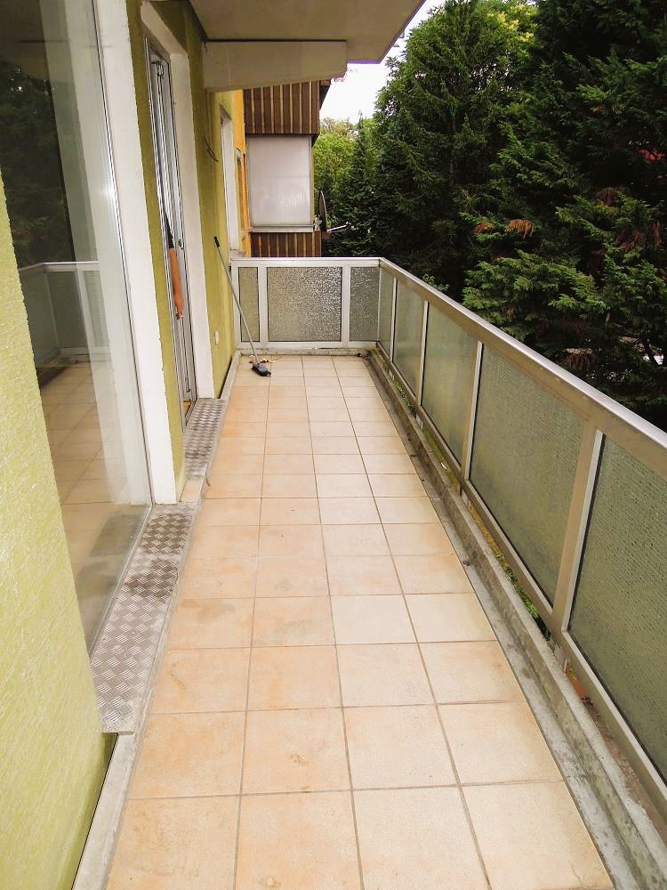 ein großer Balkon VERMIETET! Großzügige, sonnige 2 Zimmerwohnung mit Wohnküche und Balkon – Bornheim Grenze Ostend