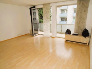 VERMIETET! Großzügige, sonnige 2 Zimmerwohnung mit Wohnküche und Balkon – Bornheim Grenze Ostend