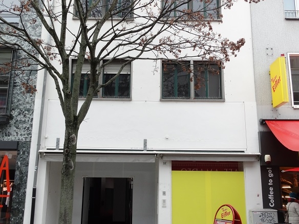 VERMIETET! Gemütliche 2-Zimmer Dachgeschosswohnung mit Tageslicht Duschbad und Einbauküche – mitten in Fußgängerzone Hanau