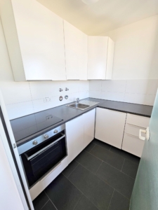 VERMIETET! WOW! TOP SKYLINEBLICK + POOL+SAUNA im Haus! Großes 1 Zimmer Apartment mit Balkon. – Sachsenhausen nahe Lokalbahnhof