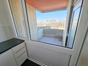 VERMIETET! WOW! TOP SKYLINEBLICK + POOL+SAUNA im Haus! Großes 1 Zimmer Apartment mit Balkon. – Sachsenhausen nahe Lokalbahnhof