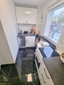 VERMIETET! Top Nordendlage! Auch WG- geeignet! In 2023 nagelneu sanierte 3 Zimmerwohnung im 5. OG ohne! Aufzug