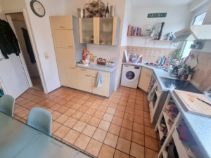 VERMIETET! Großzügige, sonnige 2 Zimmerwohnung mit Wohnküche und Balkon – Bornheim Grenze Ostend