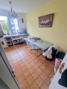 VERMIETET! Großzügige, sonnige 2 Zimmerwohnung mit Wohnküche und Balkon – Bornheim Grenze Ostend