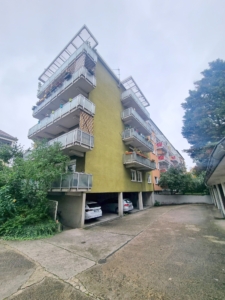 VERMIETET! Großzügige, sonnige 2 Zimmerwohnung mit Wohnküche und Balkon – Bornheim Grenze Ostend