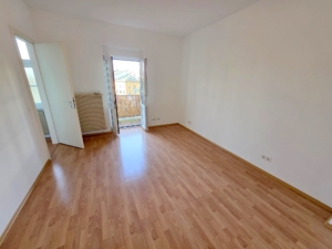 VERMIETET! Mitten im Leben von Sachsenhausen! Sonnige 3 Zimmerwohnung mit 2 Balkonen!