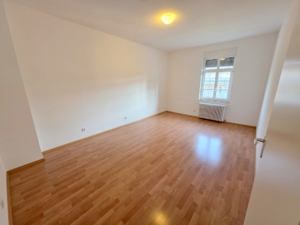VERMIETET! Mitten im Leben von Sachsenhausen! Sonnige 3 Zimmerwohnung mit 2 Balkonen!