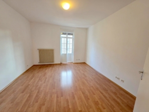 VERMIETET! Mitten im Leben von Sachsenhausen! Sonnige 3 Zimmerwohnung mit 2 Balkonen!