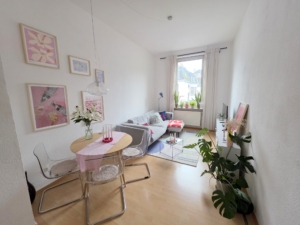 VERMIETET! Topst Lage von Sachsenhausen! Altbaucharme! Gemütliche 2 Zimmerwohnung inkl. Wannenbad