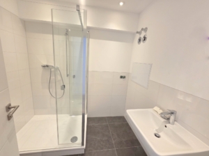 VERMIETET! Ihr neues Zuhause: Schicke+moderne Doppelhaushälfte 5 Zimmer + 3 Bäder + 2 Balkone + 2 x Terrasse + Garten in Frankfurt-Oberrad