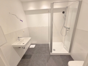 VERMIETET! Ihr neues Zuhause: Schicke+moderne Doppelhaushälfte 5 Zimmer + 3 Bäder + 2 Balkone + 2 x Terrasse + Garten in Frankfurt-Oberrad