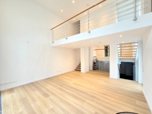 VERMIETET! Ihr neues Zuhause: Schicke+moderne Doppelhaushälfte 5 Zimmer + 3 Bäder + 2 Balkone + 2 x Terrasse + Garten in Frankfurt-Oberrad