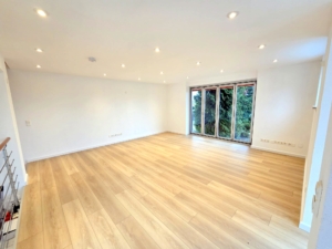 VERMIETET! Ihr neues Zuhause: Schicke+moderne Doppelhaushälfte 5 Zimmer + 3 Bäder + 2 Balkone + 2 x Terrasse + Garten in Frankfurt-Oberrad
