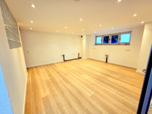 VERMIETET! Ihr neues Zuhause: Schicke+moderne Doppelhaushälfte 5 Zimmer + 3 Bäder + 2 Balkone + 2 x Terrasse + Garten in Frankfurt-Oberrad