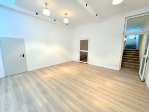 VERMIETET! Ihr neues Zuhause: Schicke+moderne Doppelhaushälfte 5 Zimmer + 3 Bäder + 2 Balkone + 2 x Terrasse + Garten in Frankfurt-Oberrad