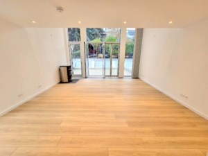VERMIETET! Ihr neues Zuhause: Schicke+moderne Doppelhaushälfte 5 Zimmer + 3 Bäder + 2 Balkone + 2 x Terrasse + Garten in Frankfurt-Oberrad