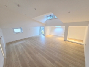 VERMIETET! Ihr neues Zuhause: Schicke+moderne Doppelhaushälfte 5 Zimmer + 3 Bäder + 2 Balkone + 2 x Terrasse + Garten in Frankfurt-Oberrad