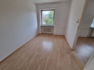 VERMIETET! Gemütliche 3 Zimmerwohnung mit großem Balkon und Wohnküche – direkt gegenüber dem Klinikum OF