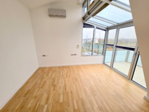 VERMIETET! Ihr neues Zuhause: Schicke+moderne Doppelhaushälfte 5 Zimmer + 3 Bäder + 2 Balkone + 2 x Terrasse + Garten in Frankfurt-Oberrad