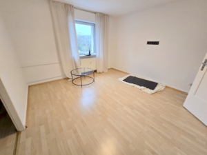 VERMIETET! Gemütliche 3 Zimmerwohnung mit großem Balkon und Wohnküche – direkt gegenüber dem Klinikum OF