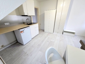 VERMIETET! Frisch renoviert + neu möbliert! Kleines, gemütliches 1 Zimmer Apartment – Frankfurt-Griesheim