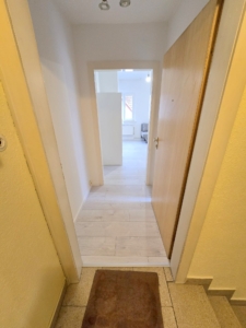 VERMIETET! Frisch renoviert + neu möbliert! Kleines, gemütliches 1 Zimmer Apartment – Frankfurt-Griesheim