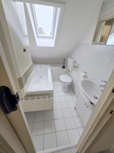VERMIETET! Frisch renoviert + neu möbliert! Kleines, gemütliches 1 Zimmer Apartment – Frankfurt-Griesheim