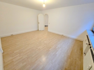 Vermietet! Neu renoviert! 4 Zimmer (für max. 3 Erwachsene) mit offenem Küchenbereich – in zentralster Lage – Fußgängerzone Offenbach