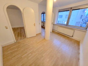 Vermietet! Neu renoviert! 4 Zimmer (für max. 3 Erwachsene) mit offenem Küchenbereich – in zentralster Lage – Fußgängerzone Offenbach