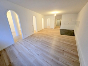 Vermietet! Neu renoviert! 4 Zimmer (für max. 3 Erwachsene) mit offenem Küchenbereich – in zentralster Lage – Fußgängerzone Offenbach