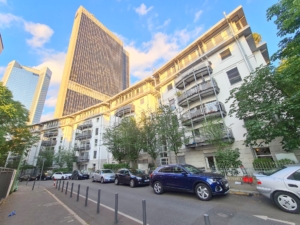 VERMIETET! Top Westend Lage! Großzügige moderne 3- Zimmerwohnung mit 2 Balkonen + Einbauküche + KFZ TG Platz