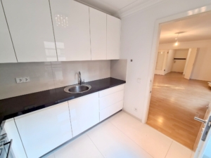 VERMIETET! Top Westend Lage! Großzügige moderne 3- Zimmerwohnung mit 2 Balkonen + Einbauküche + KFZ TG Platz