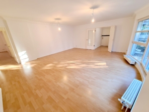 VERMIETET! Top Westend Lage! Großzügige moderne 3- Zimmerwohnung mit 2 Balkonen + Einbauküche + KFZ TG Platz
