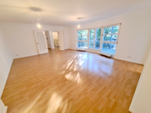 VERMIETET! Top Westend Lage! Großzügige moderne 3- Zimmerwohnung mit 2 Balkonen + Einbauküche + KFZ TG Platz