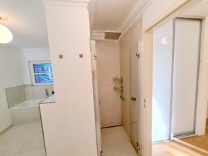 VERMIETET! Top Westend Lage! Großzügige moderne 3- Zimmerwohnung mit 2 Balkonen + Einbauküche + KFZ TG Platz
