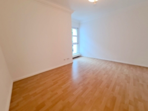 VERMIETET! Top Westend Lage! Großzügige moderne 3- Zimmerwohnung mit 2 Balkonen + Einbauküche + KFZ TG Platz