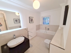 VERMIETET! Top Westend Lage! Großzügige moderne 3- Zimmerwohnung mit 2 Balkonen + Einbauküche + KFZ TG Platz