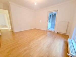 VERMIETET! Top Westend Lage! Großzügige moderne 3- Zimmerwohnung mit 2 Balkonen + Einbauküche + KFZ TG Platz