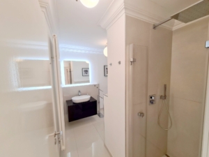 VERMIETET! Top Westend Lage! Großzügige moderne 3- Zimmerwohnung mit 2 Balkonen + Einbauküche + KFZ TG Platz