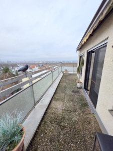 VERMIETET! Penthouse Style mit Panorama + Skylineblick! Sonnige große 2 Zimmerwohnung mit großem Balkon – ruhig in Oberrad
