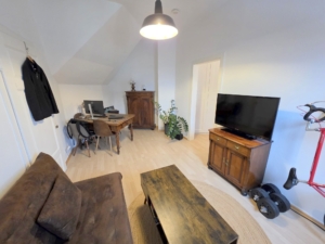 Vermietet! Richtig gemütliche kleine 2 Zimmerwohnung mit Wannenbad – mitten in Bornheim – auf der Berger Str.