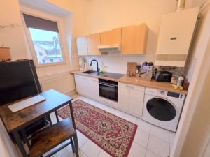 Vermietet! Richtig gemütliche kleine 2 Zimmerwohnung mit Wannenbad – mitten in Bornheim – auf der Berger Str.