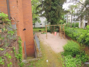 VERMIETET! Komplett renoviert in 2023! Große 3 Zimmerwohnung mit 2 Bädern + Balkon und inkl. Gartennutzung – Niederrad